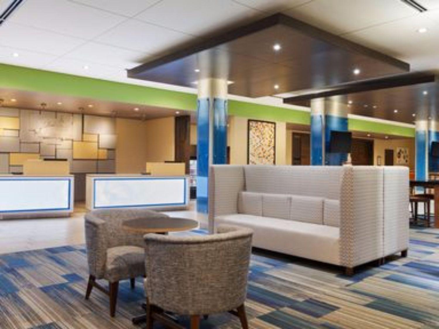 Holiday Inn Express & Suites Greenwood Mall By Ihg Экстерьер фото