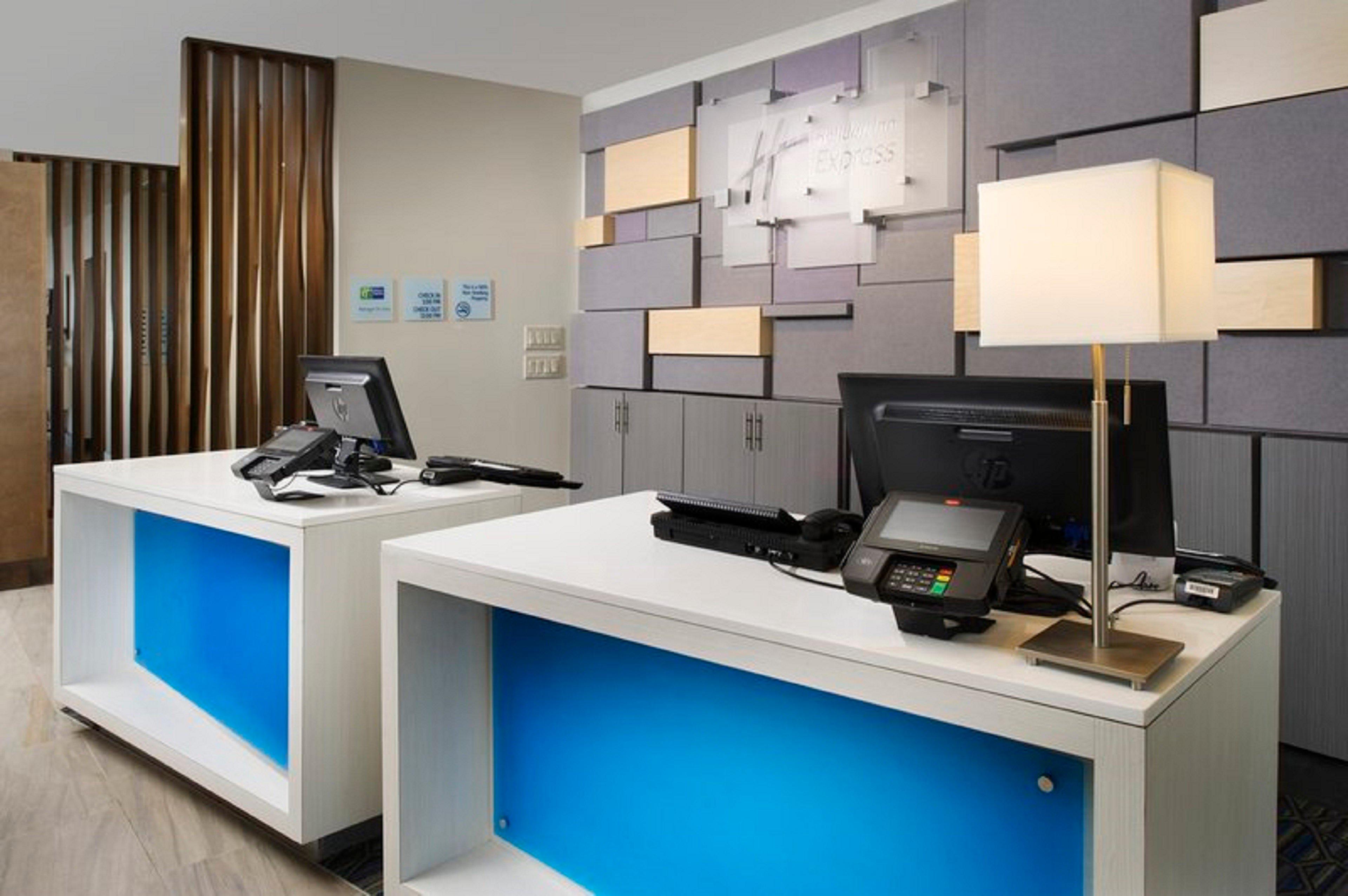 Holiday Inn Express & Suites Greenwood Mall By Ihg Экстерьер фото