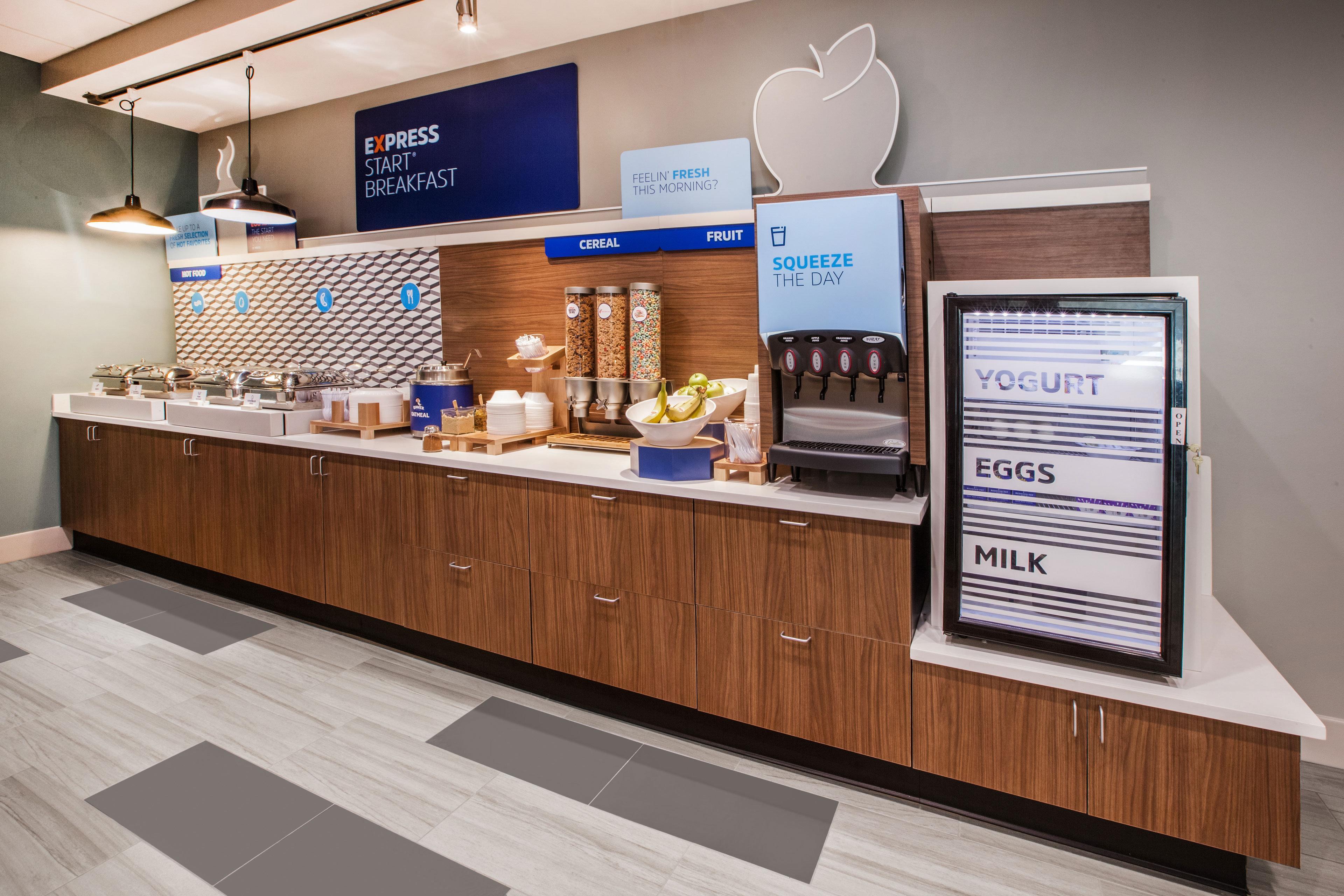 Holiday Inn Express & Suites Greenwood Mall By Ihg Экстерьер фото