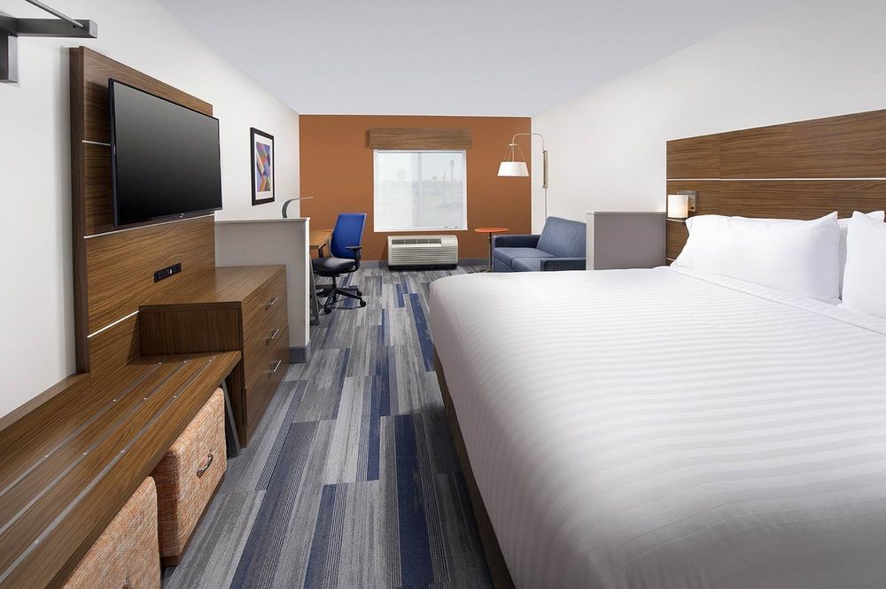 Holiday Inn Express & Suites Greenwood Mall By Ihg Экстерьер фото
