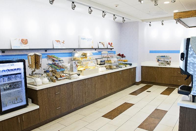 Holiday Inn Express & Suites Greenwood Mall By Ihg Экстерьер фото